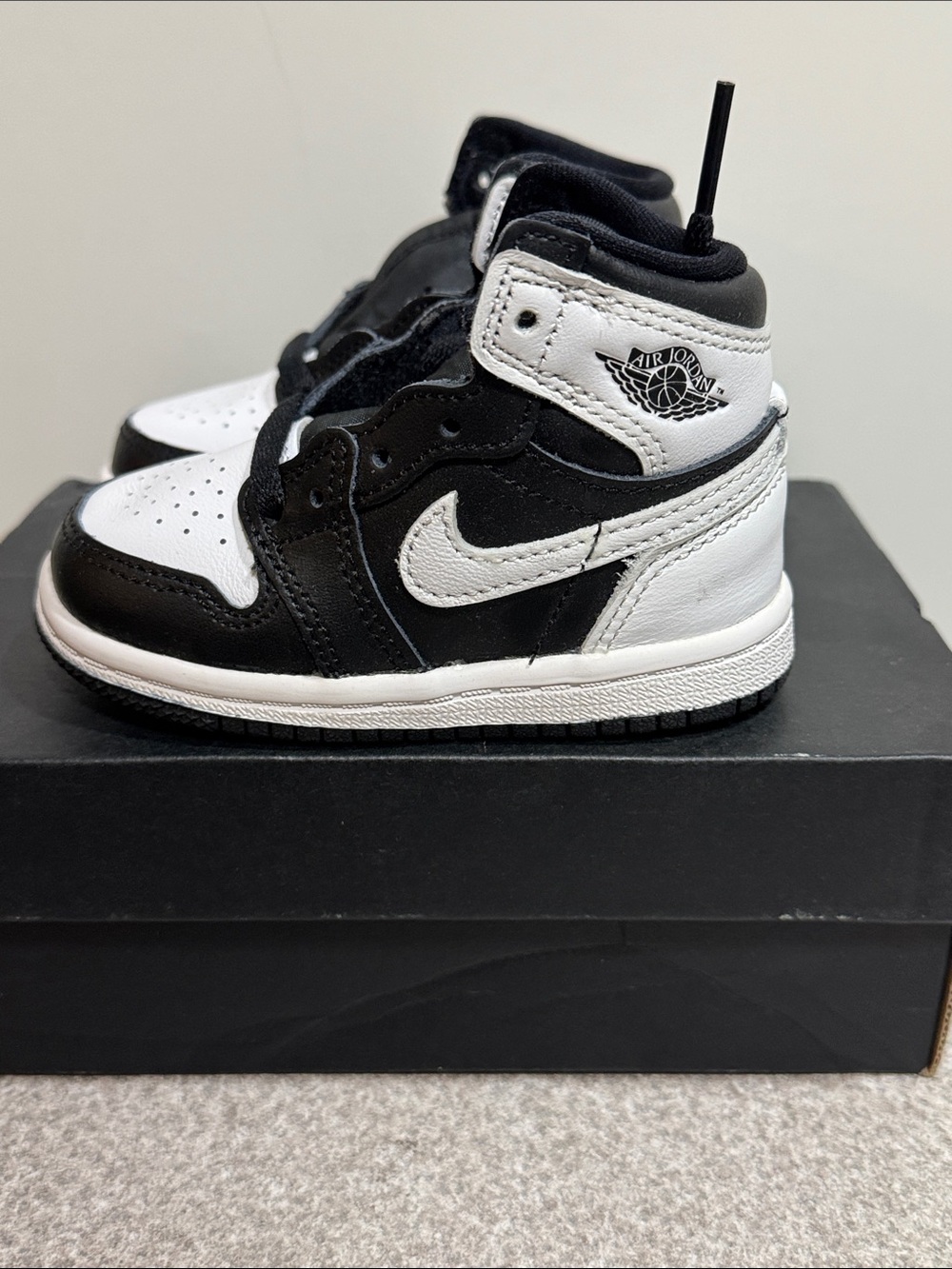 Jordan 1 Retro High OG
Black White (TD) Size 5c